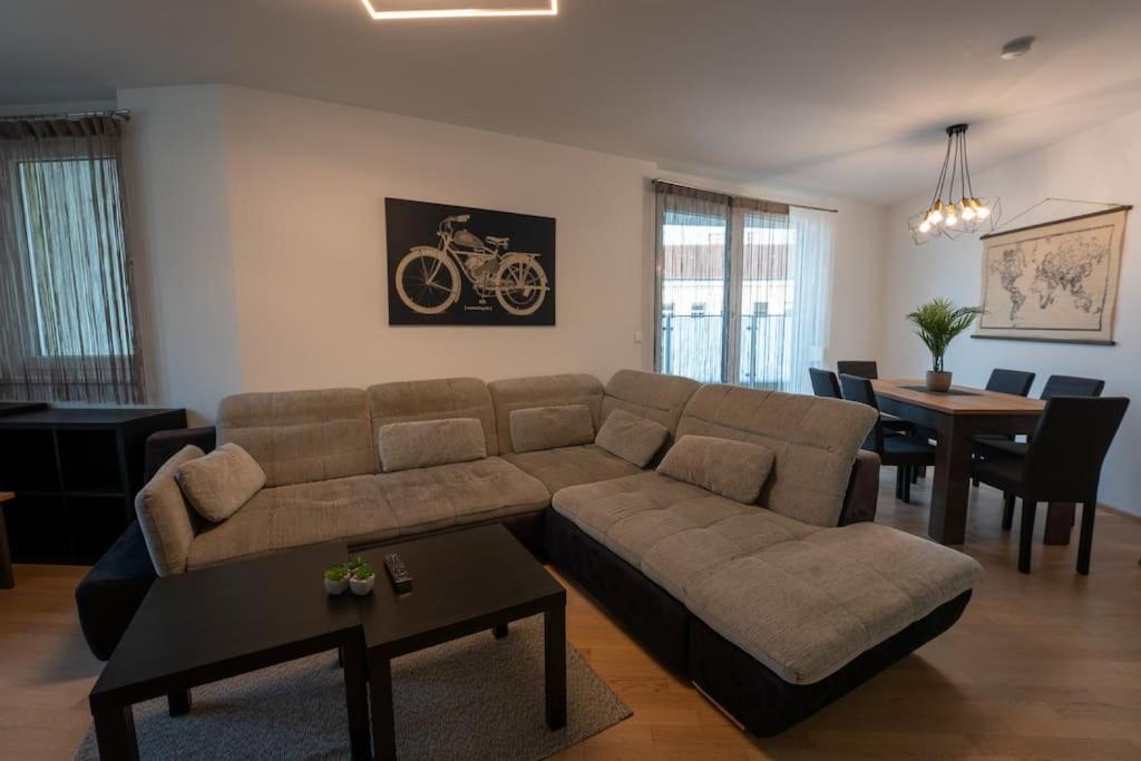 Huge Flat With Terrace & Parking And 3 Bed Apartment *