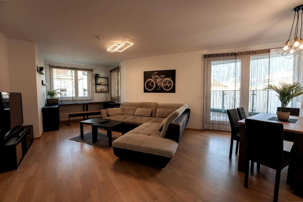 Apartment Huge Flat With Terrace & Parking And 3 Bed Vienna
