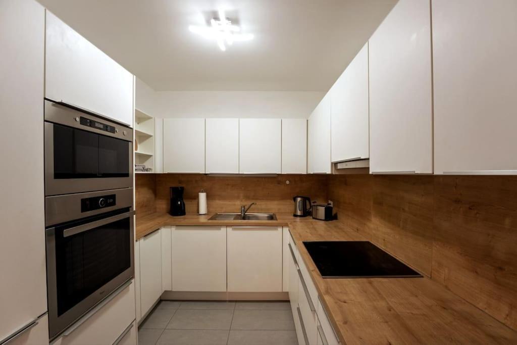 Huge Flat With Terrace & Parking And 3 Bed Apartment