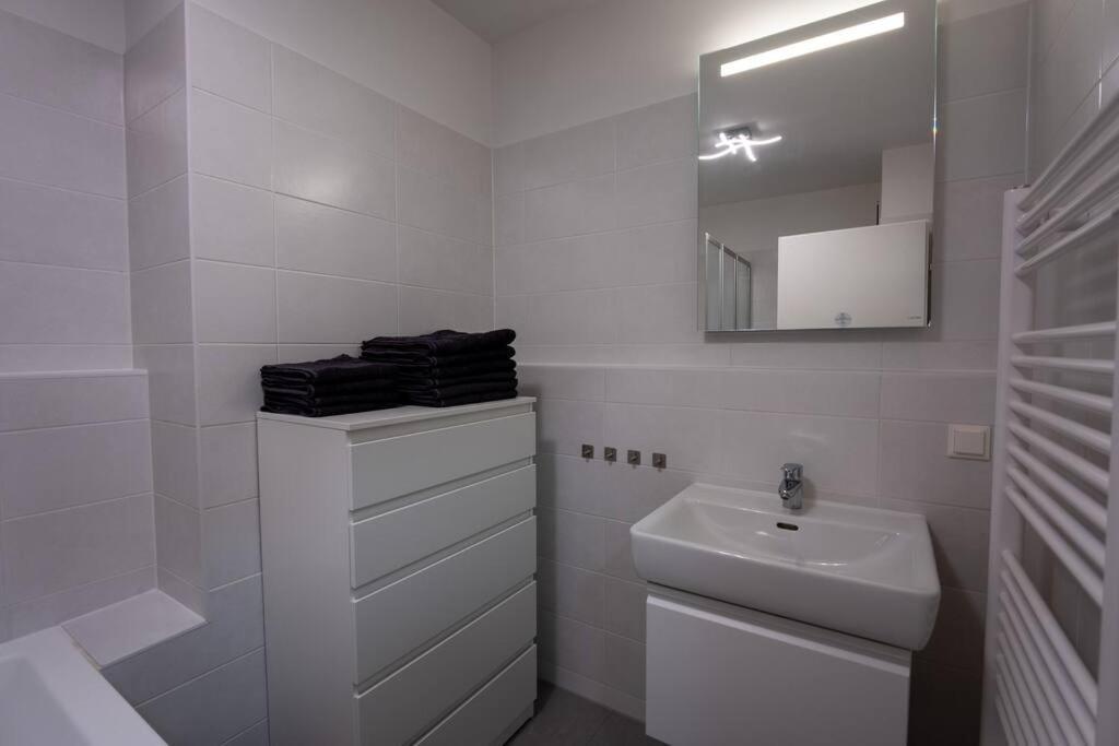 Huge Flat With Terrace & Parking And 3 Bed