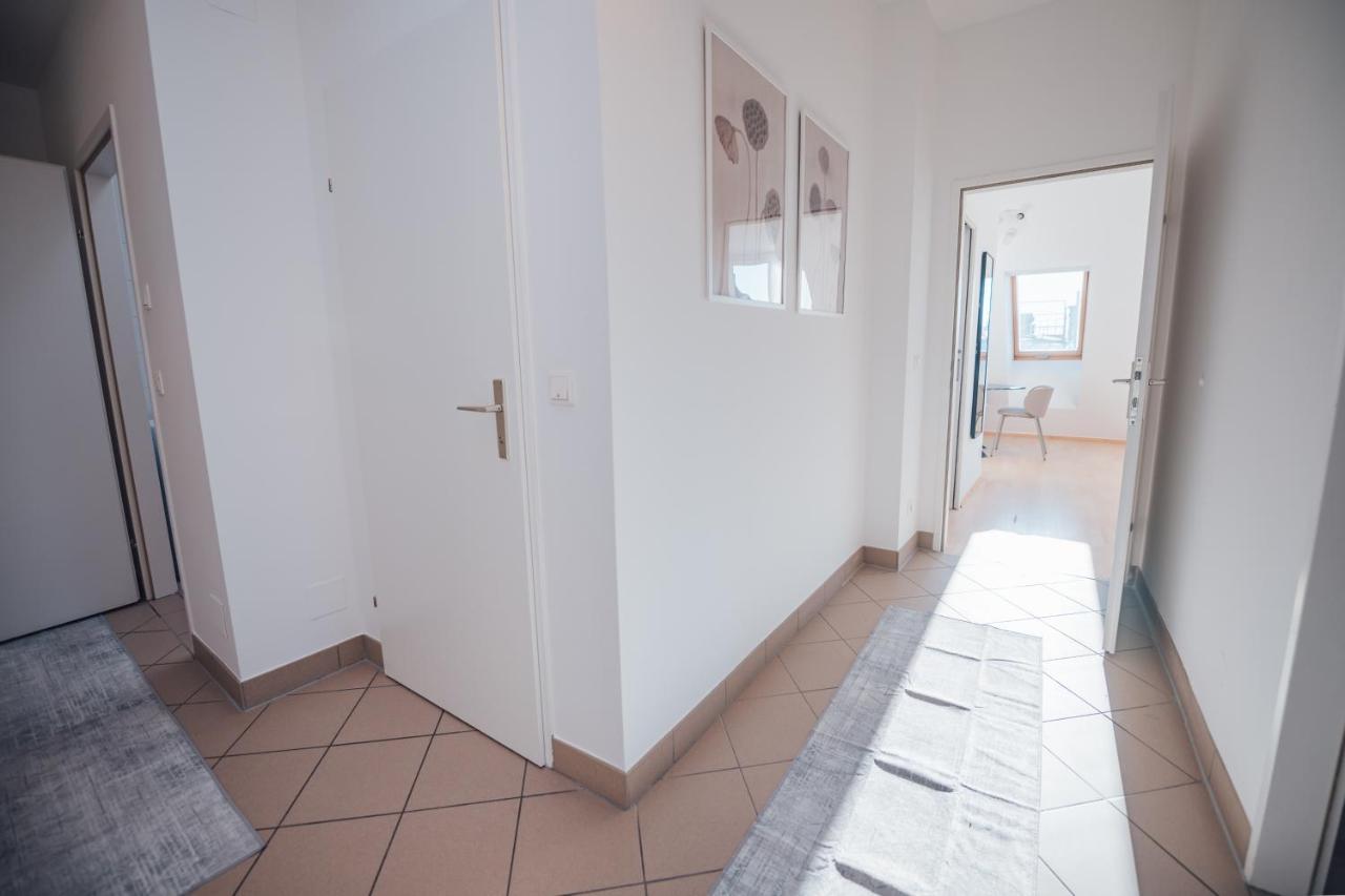 Stylish With Breathtaking Rooftop Views *
