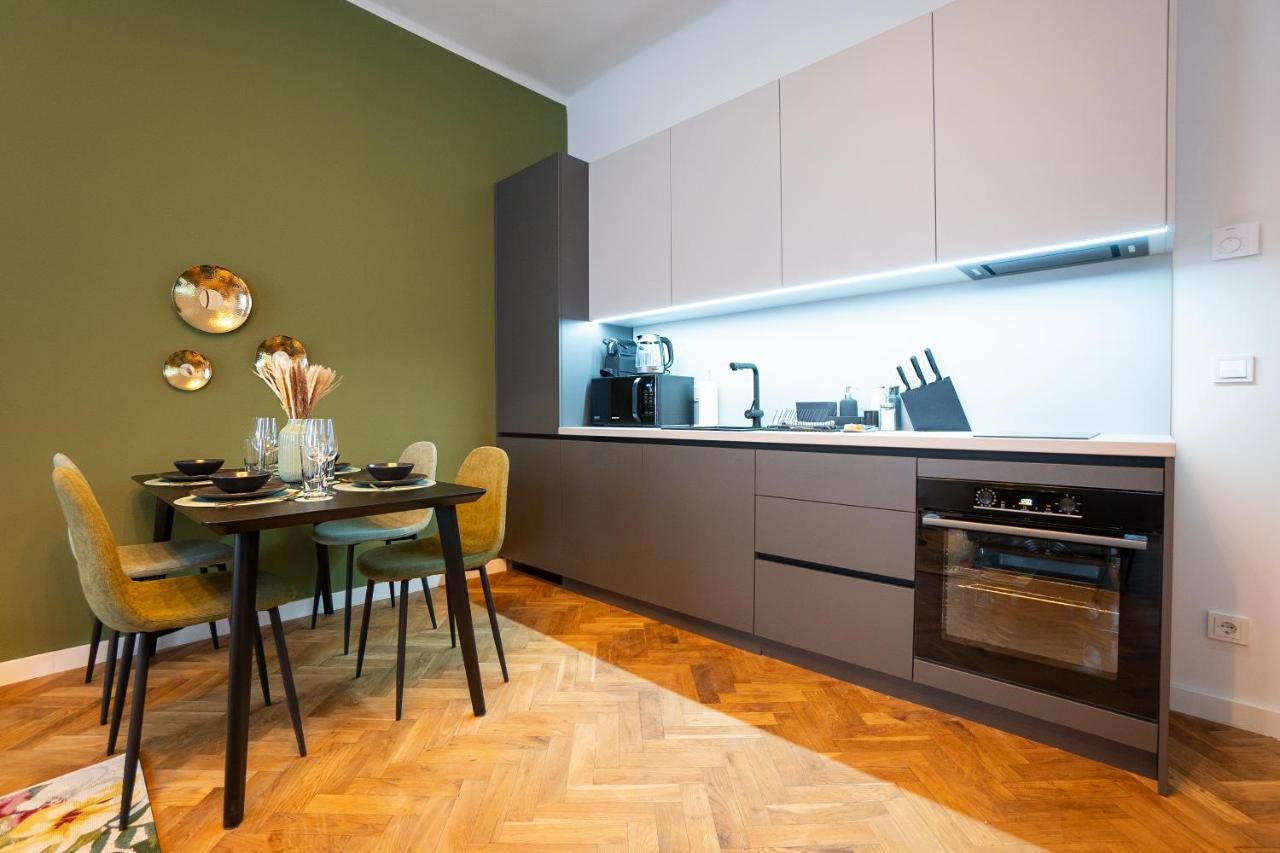 Brand New 2-room