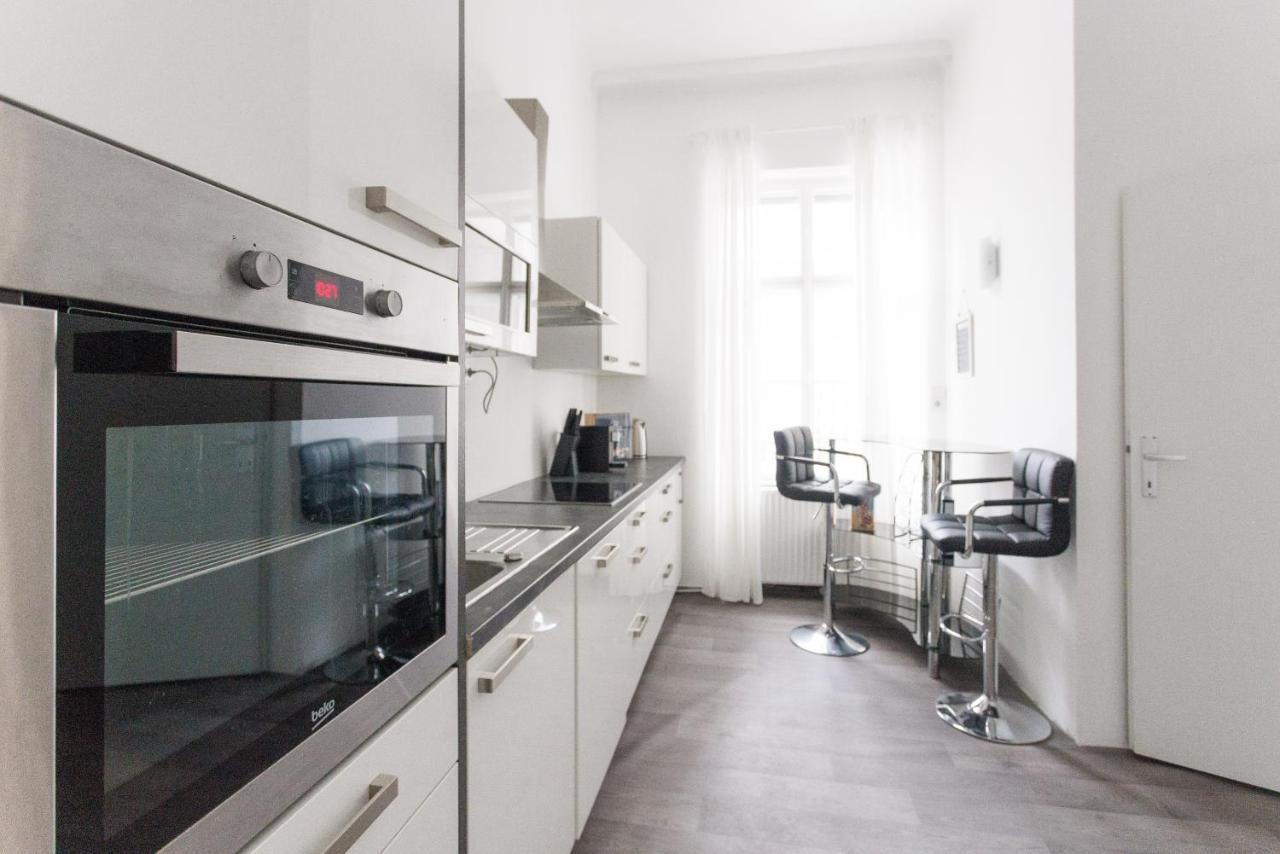 Apartment Central, Modern, Big