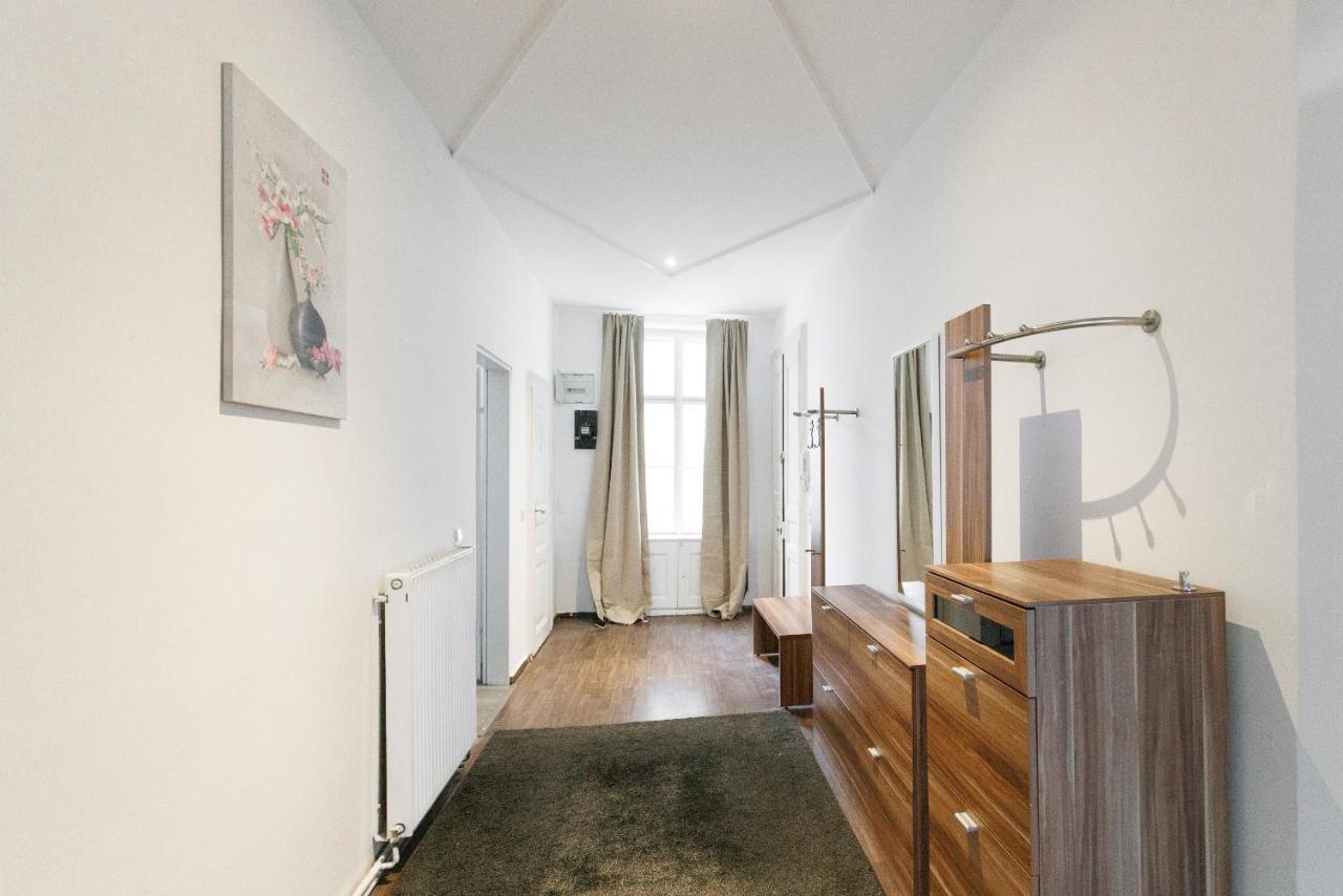 Central, Modern, Big Apartment *