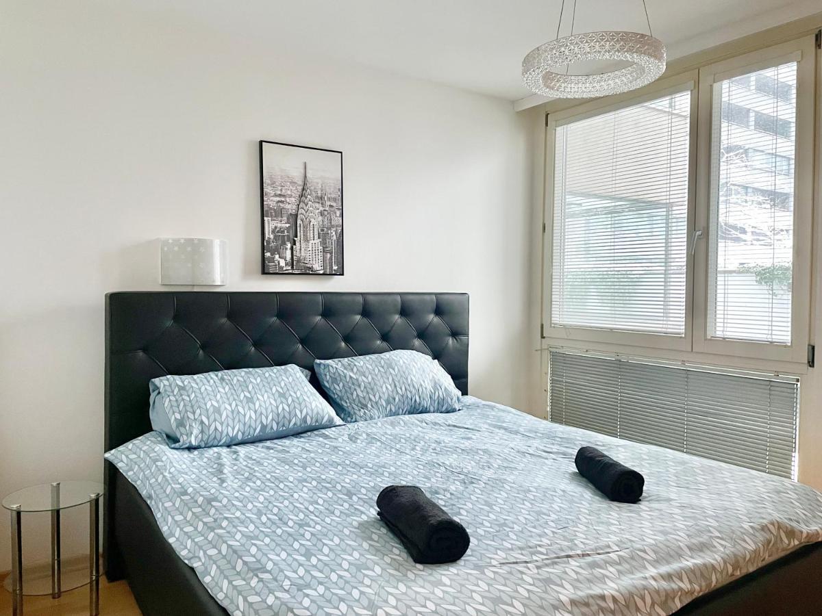 90 M2 Maisonette With Free Parking Apartment