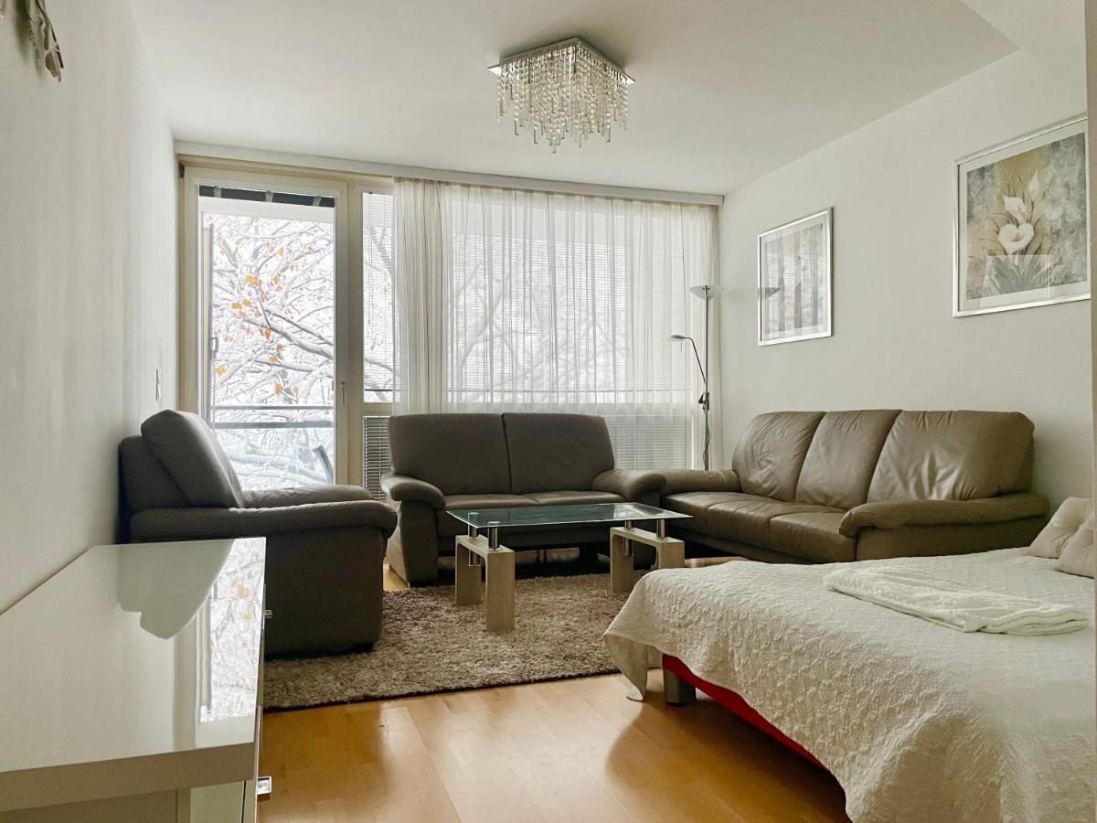 90 M2 Maisonette With Free Parking Apartment *