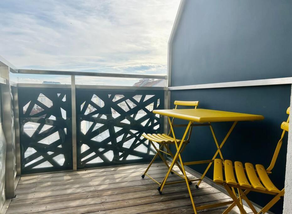 Apartment Top Apartment* Panoramic View* Sensible Balcony*