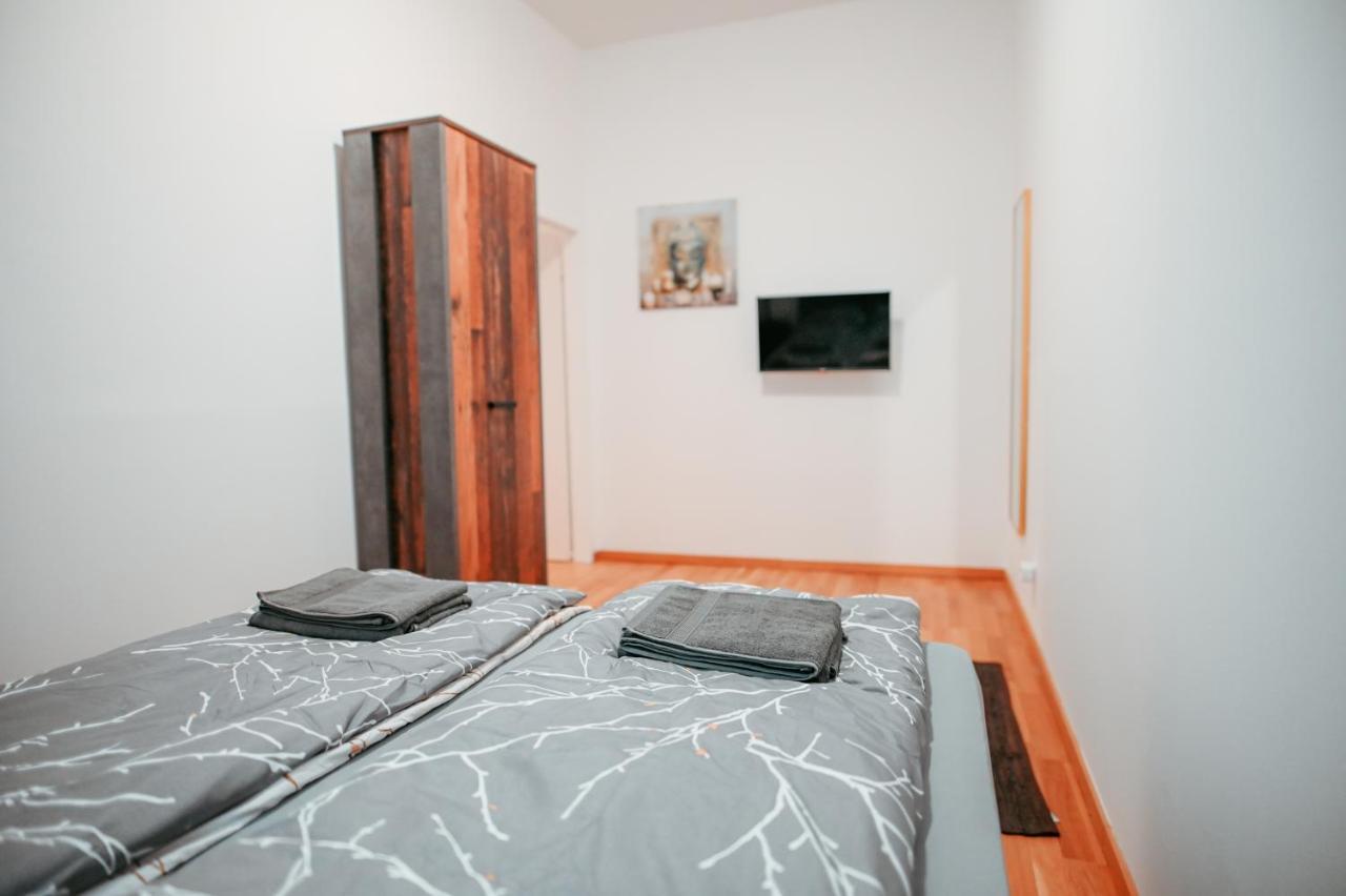 4 Apartment *