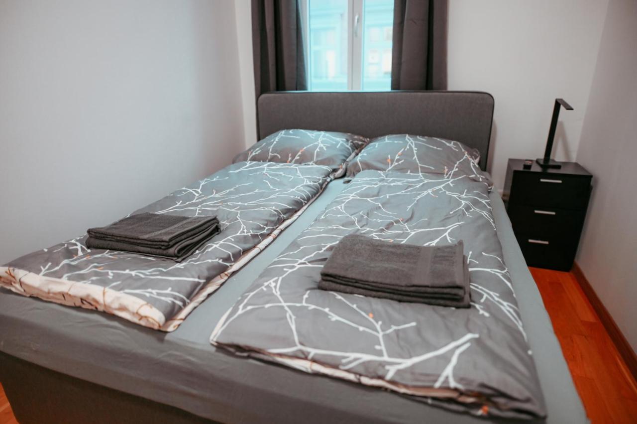 4 Apartment *