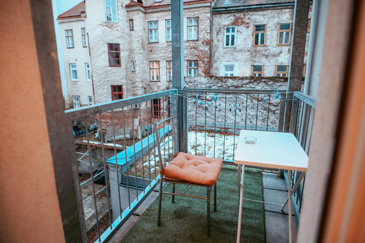 Apartment 4 *