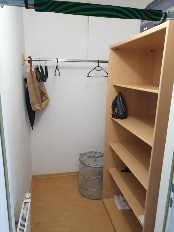 Cozy Bright Penthouse Close To U1 And U6 Metros Apartment
