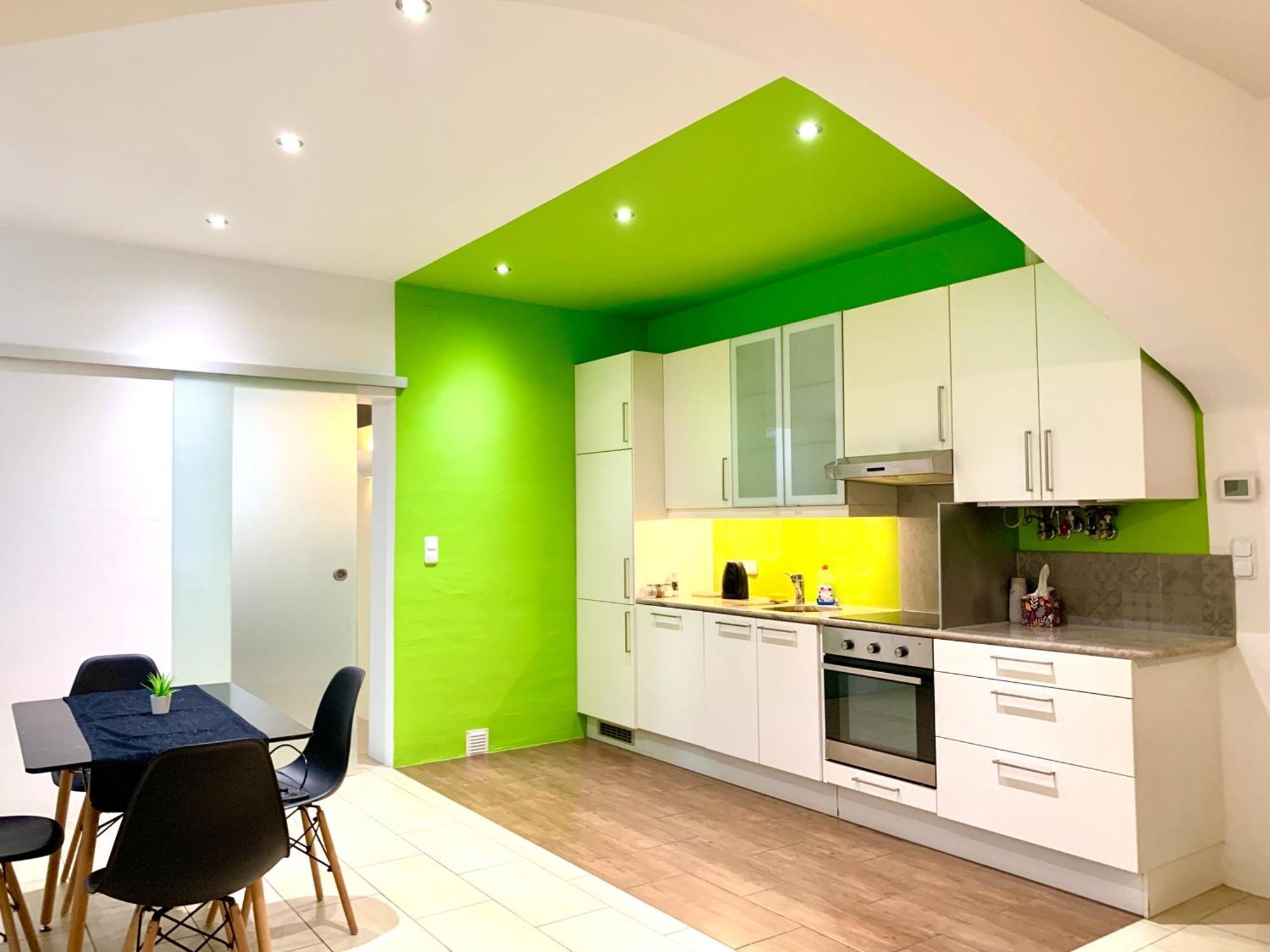 Centrally Located Included Netflix Apartment