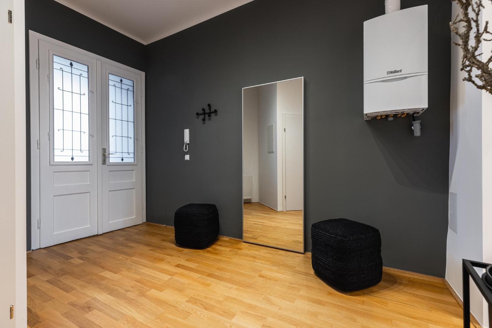 Cosy Brand-new In A Calm Discrict Of Apartment *