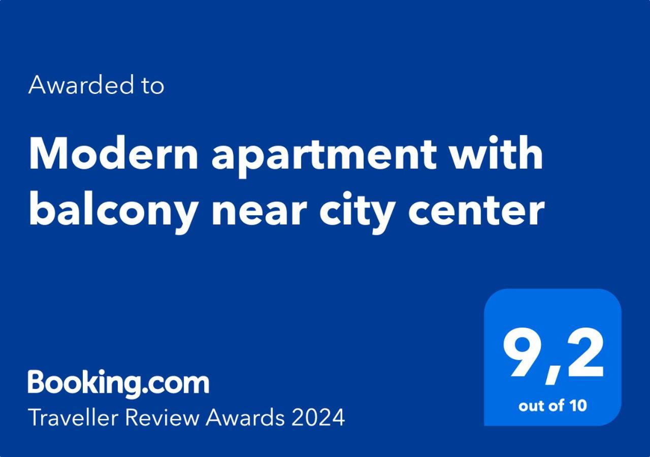 Modern With Balcony Near City Center Apartment *