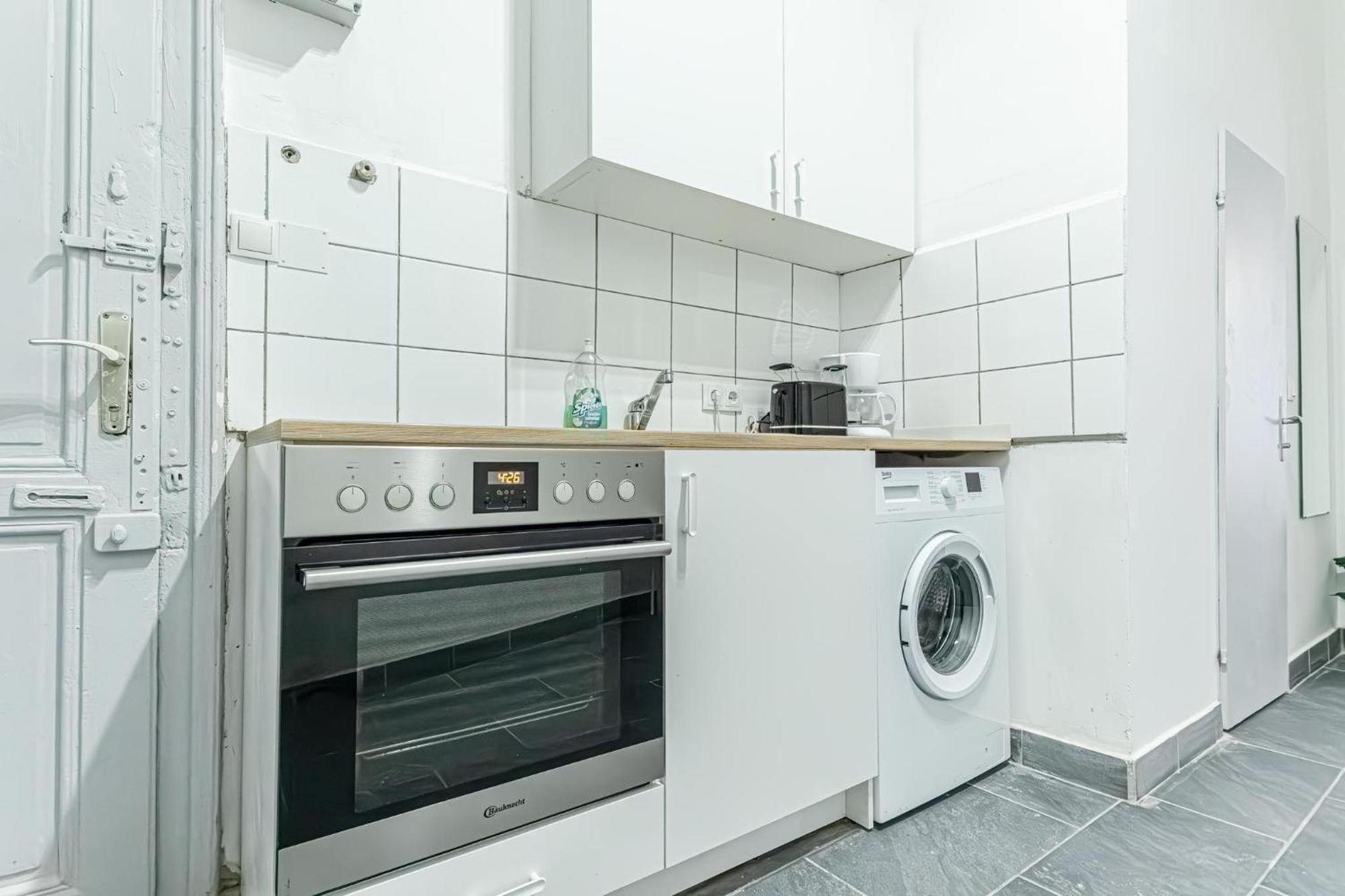 Comfortable 1 Bedroom In Prime Location Wien