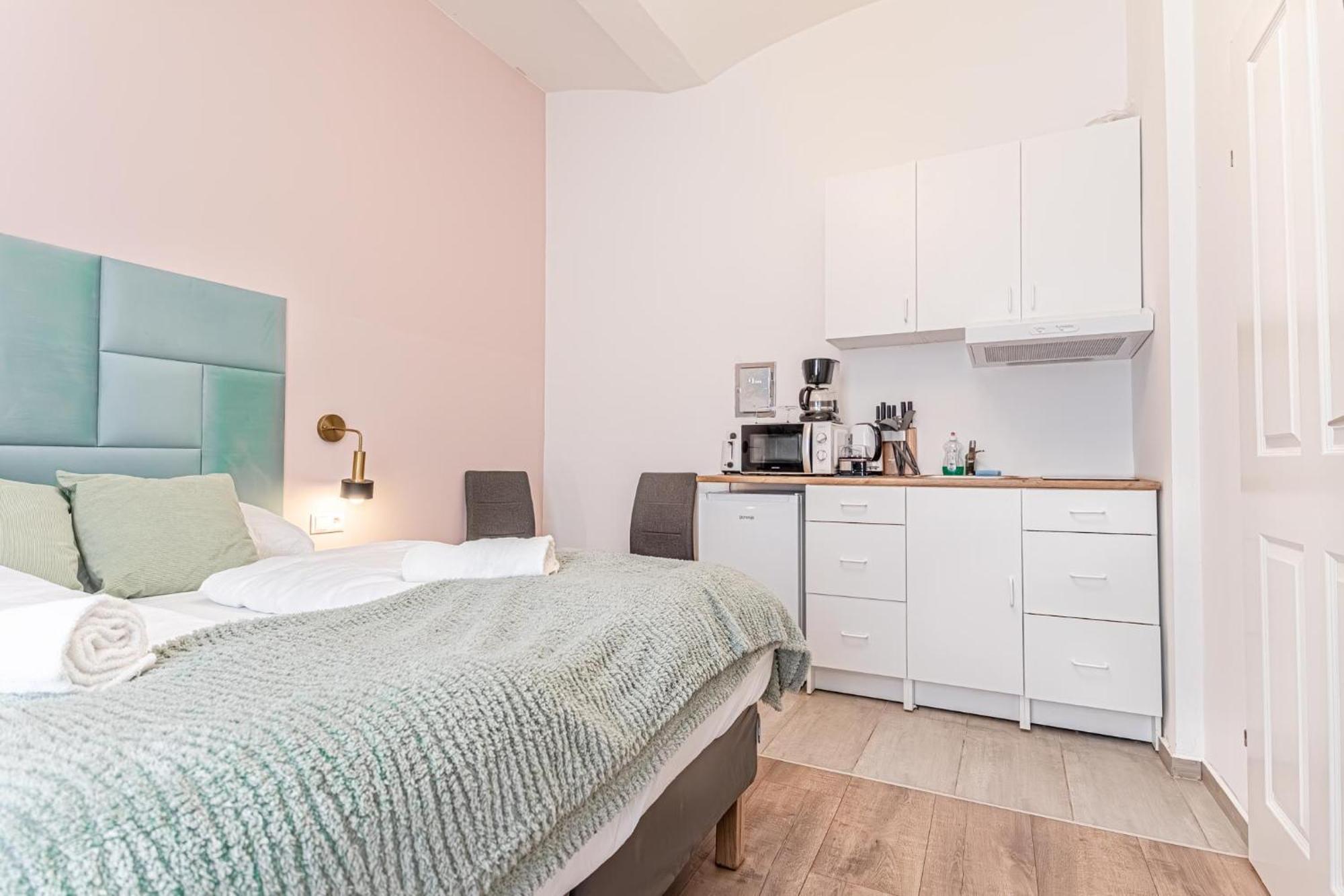 Queen Bed Near Westbahnhof * Viena