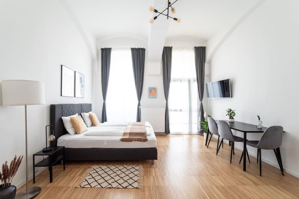 Neat Steps To Center By Hm Apartment Vienna