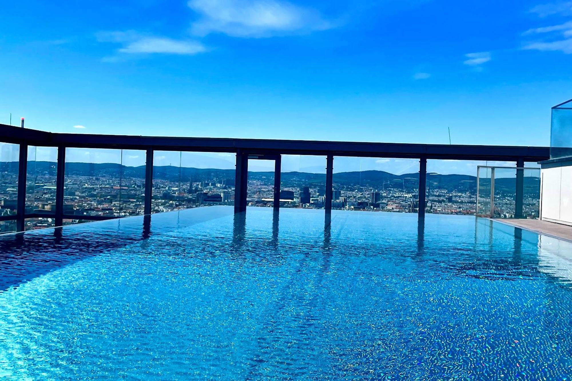 Apartment Panorama Sky I Rooftop Pool I Metro Station *
