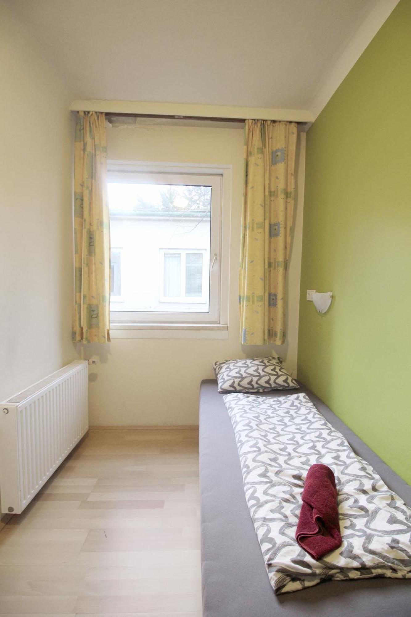 Homestay Single In Hutteldorfer Strasse Area *