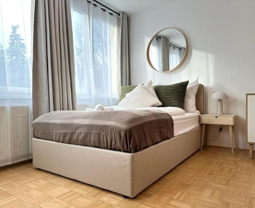 Apartment Chic - Quiet Area - Next To Hospital *