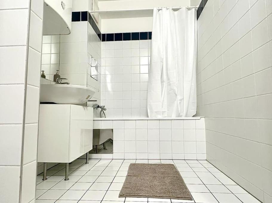 Chic - Quiet Area - Next To Hospital