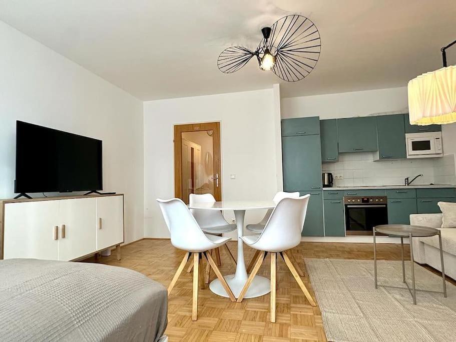 Apartment Chic - Quiet Area - Next To Hospital