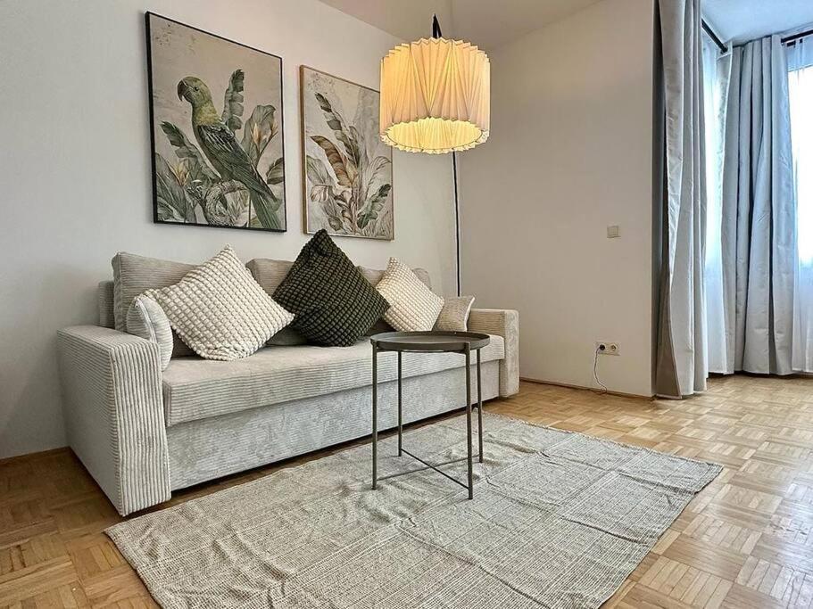 Chic - Quiet Area - Next To Hospital *
