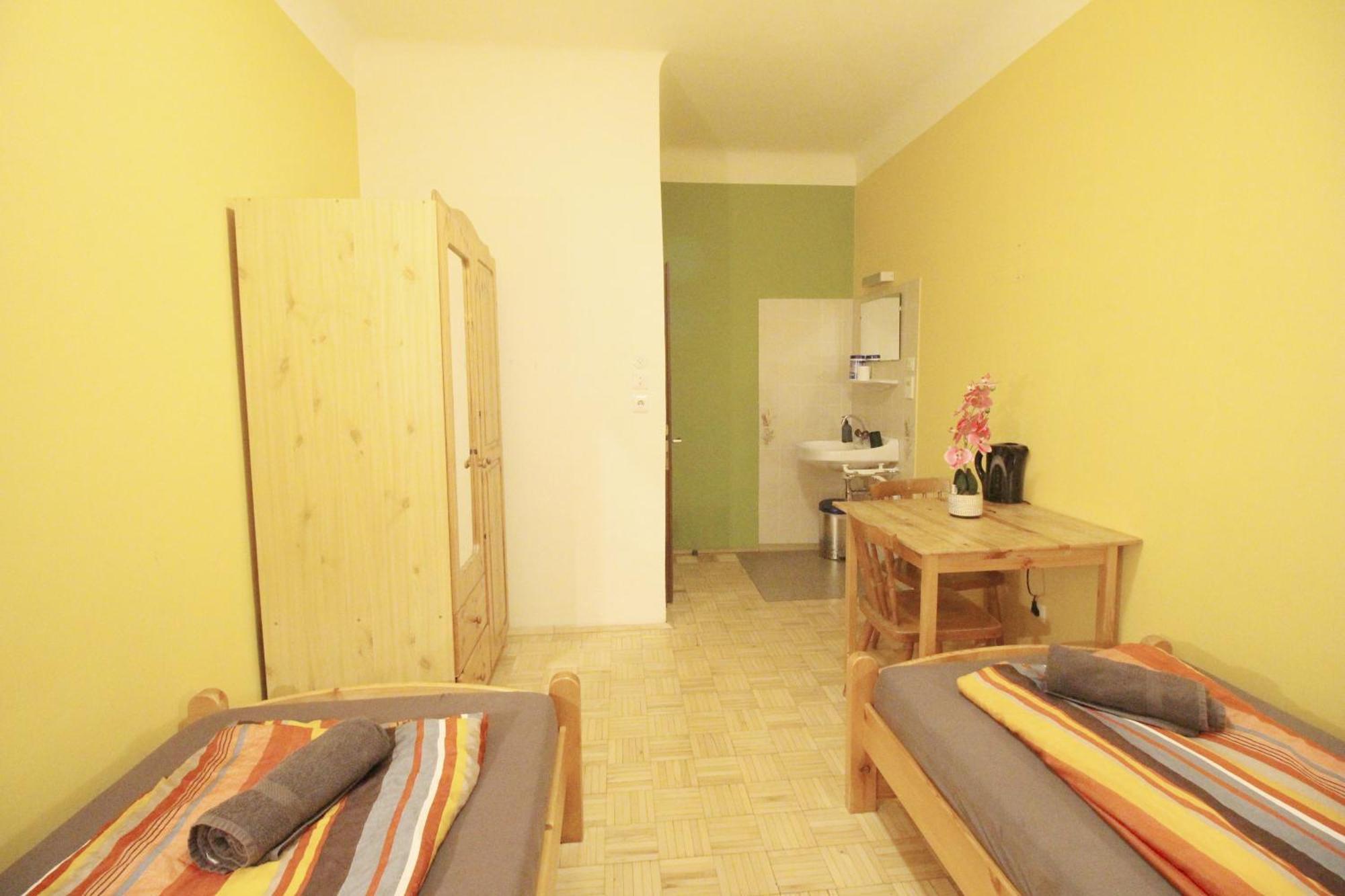Double In Hutteldorfer Strasse Area Privatunterkunft Wien