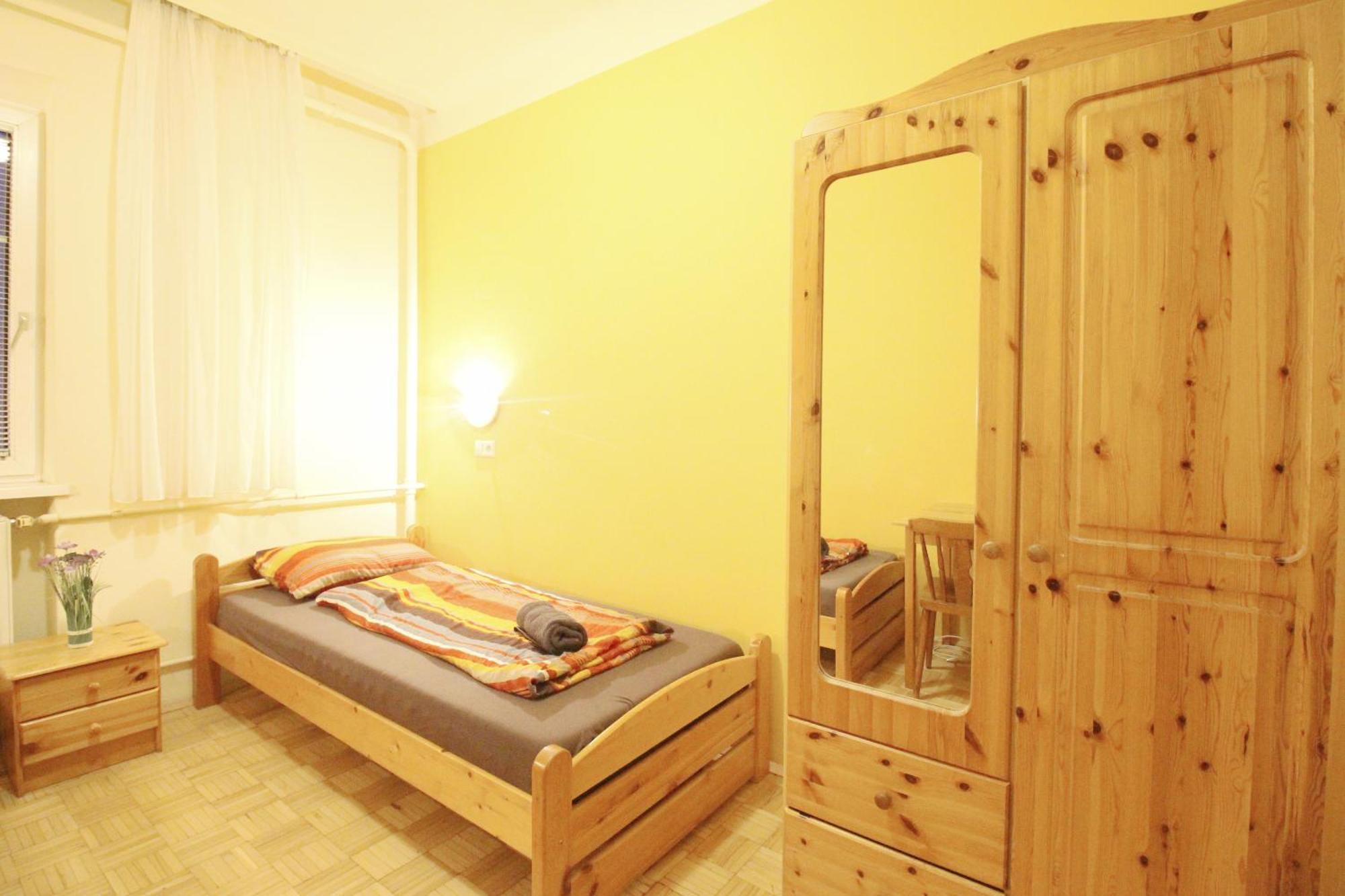 Double In Hutteldorfer Strasse Area *