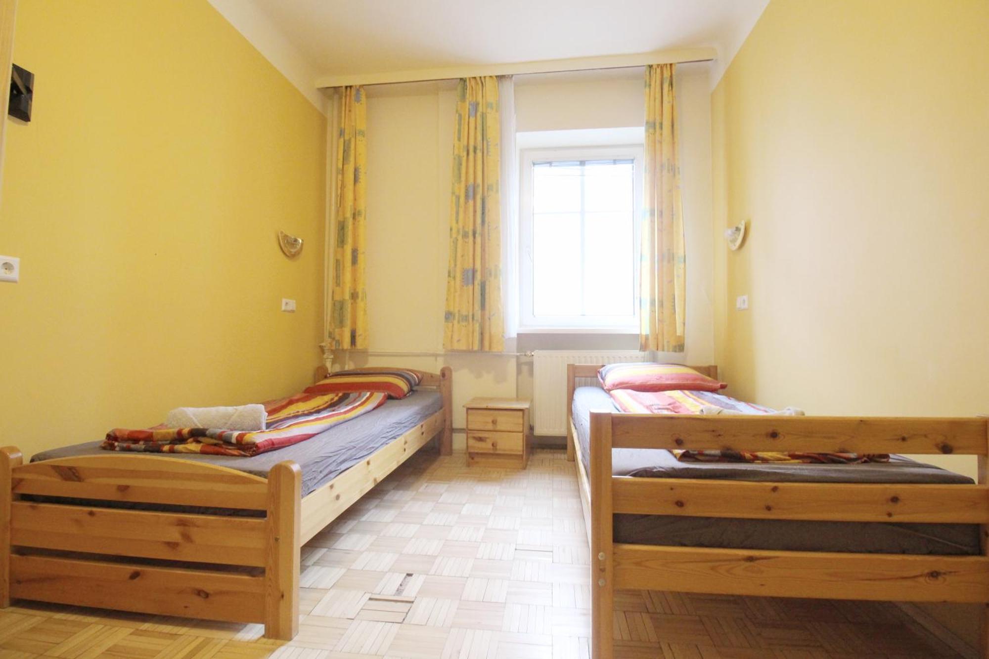 Privatunterkunft Double In Hutteldorfer Strasse Area *