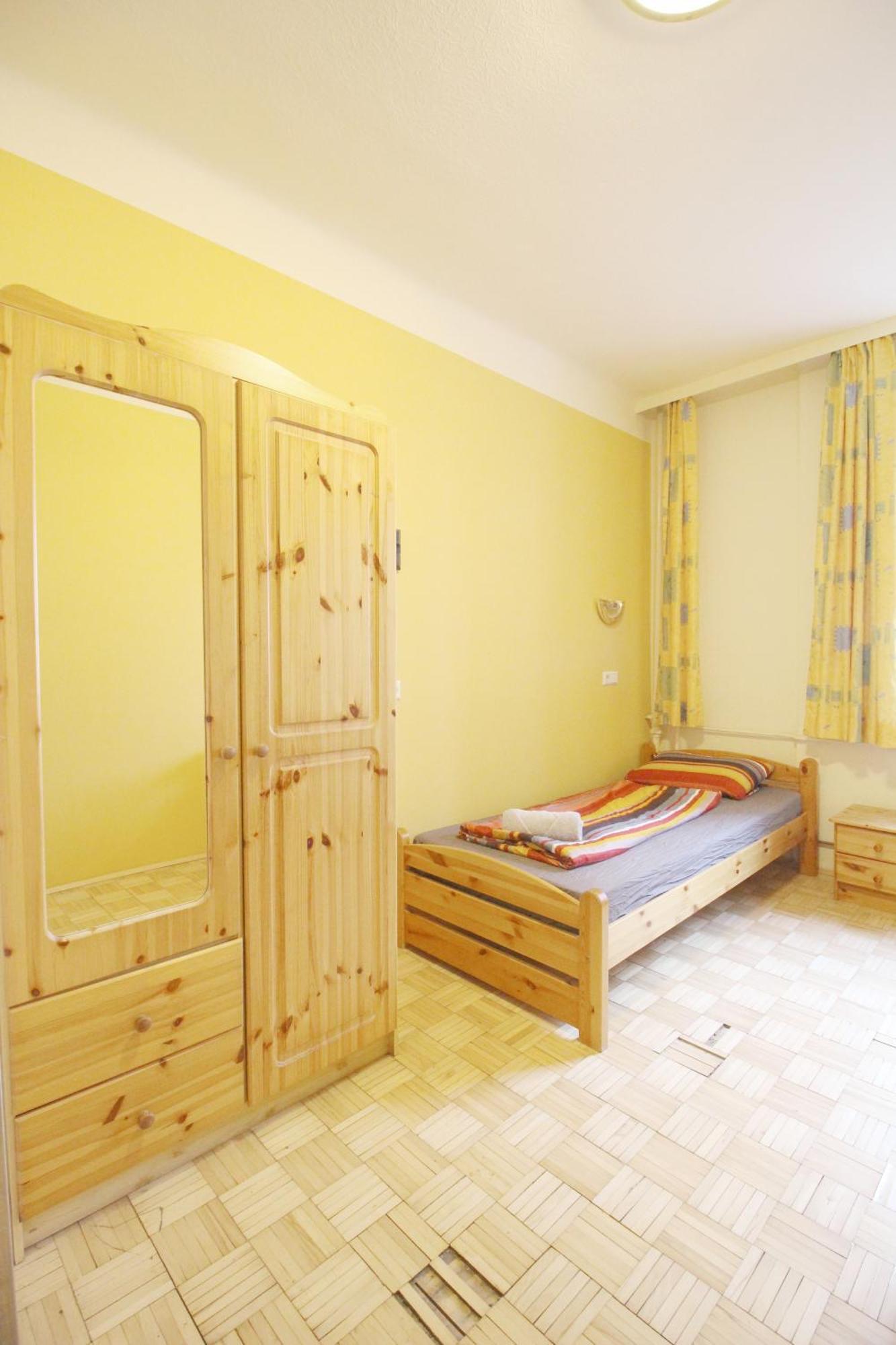 Double In Hutteldorfer Strasse Area Privatunterkunft *