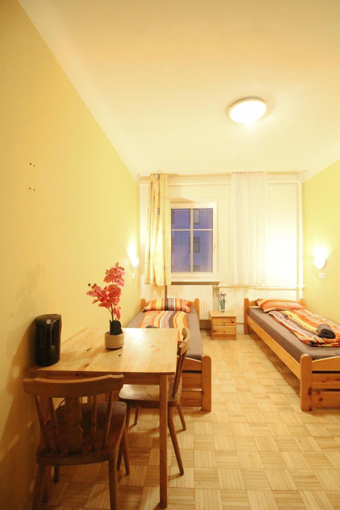 Double In Hutteldorfer Strasse Area * Wien