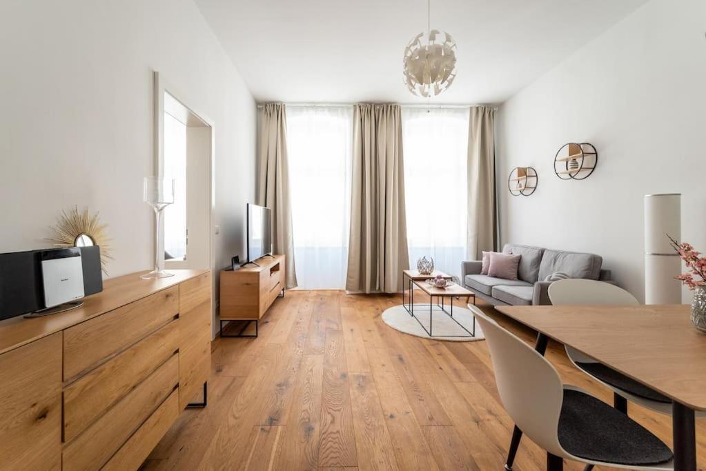 1br Oasis With Easy Access By Hm *