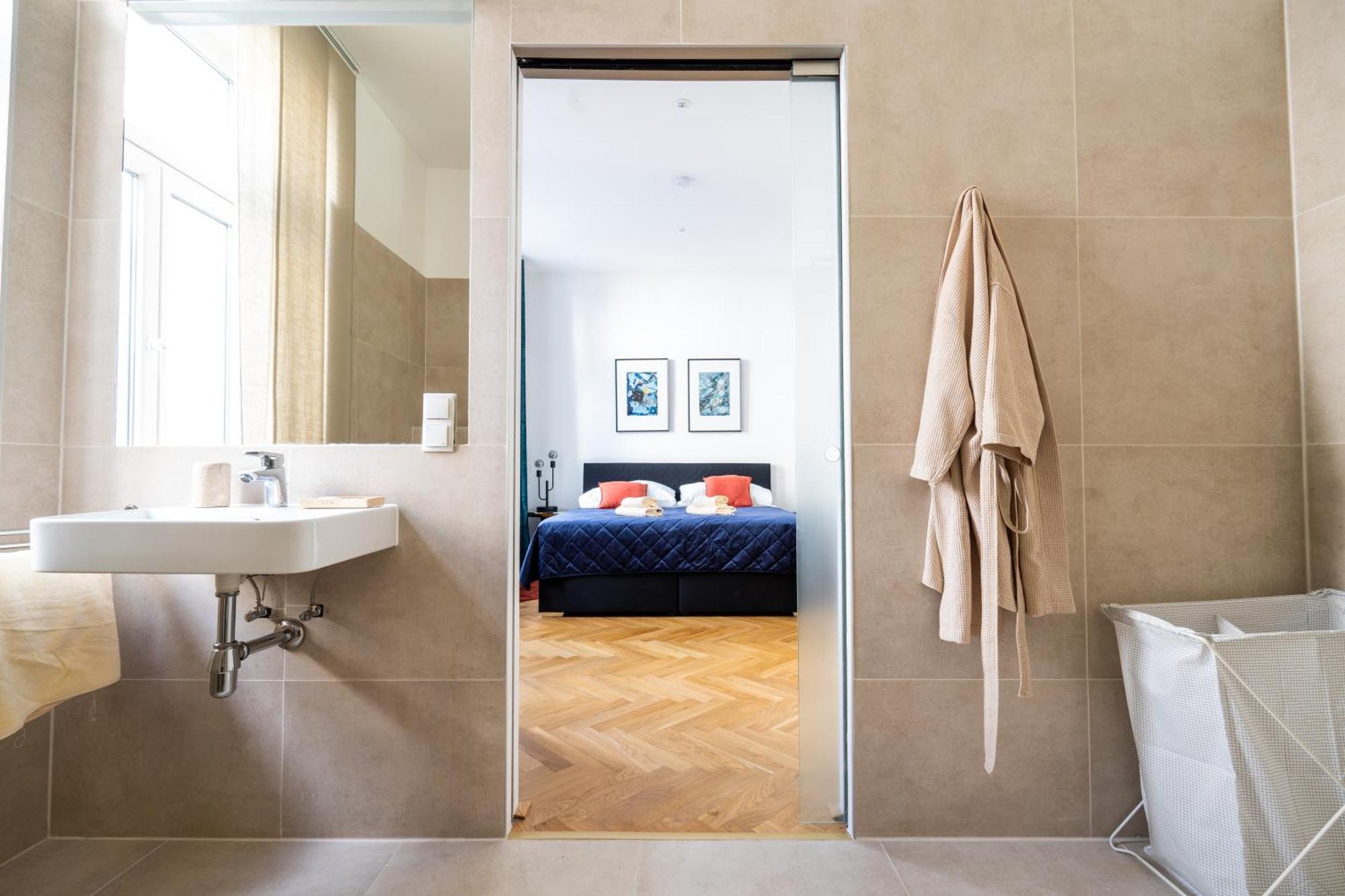 Apartamento 4ty3 - Spacious In The Heart Of The 8th District Is Calling *