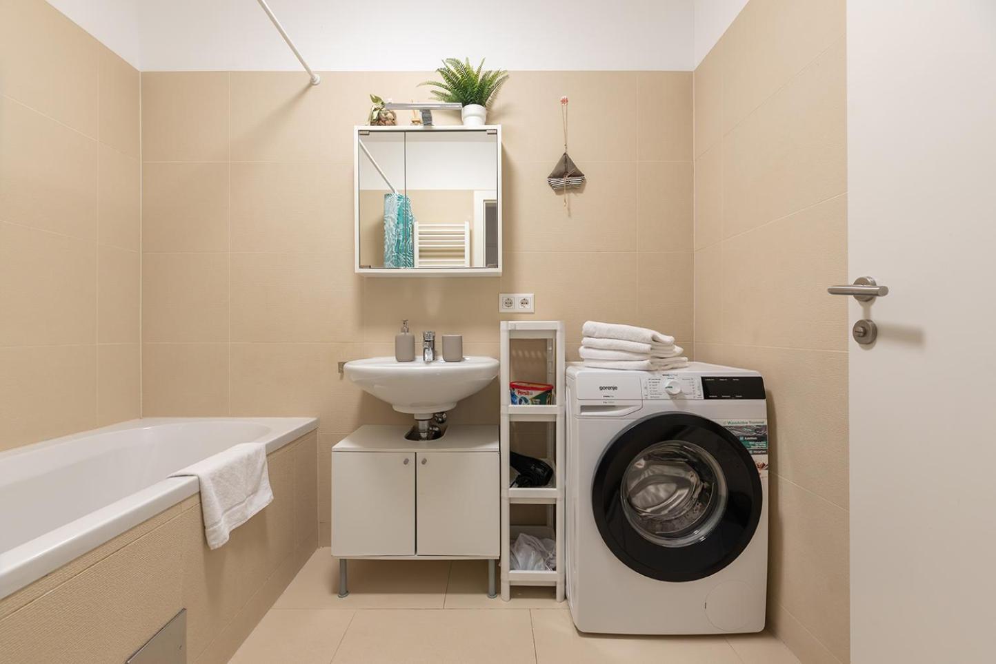 Apartment Schoenes Mit Garten Und Tiefgarage