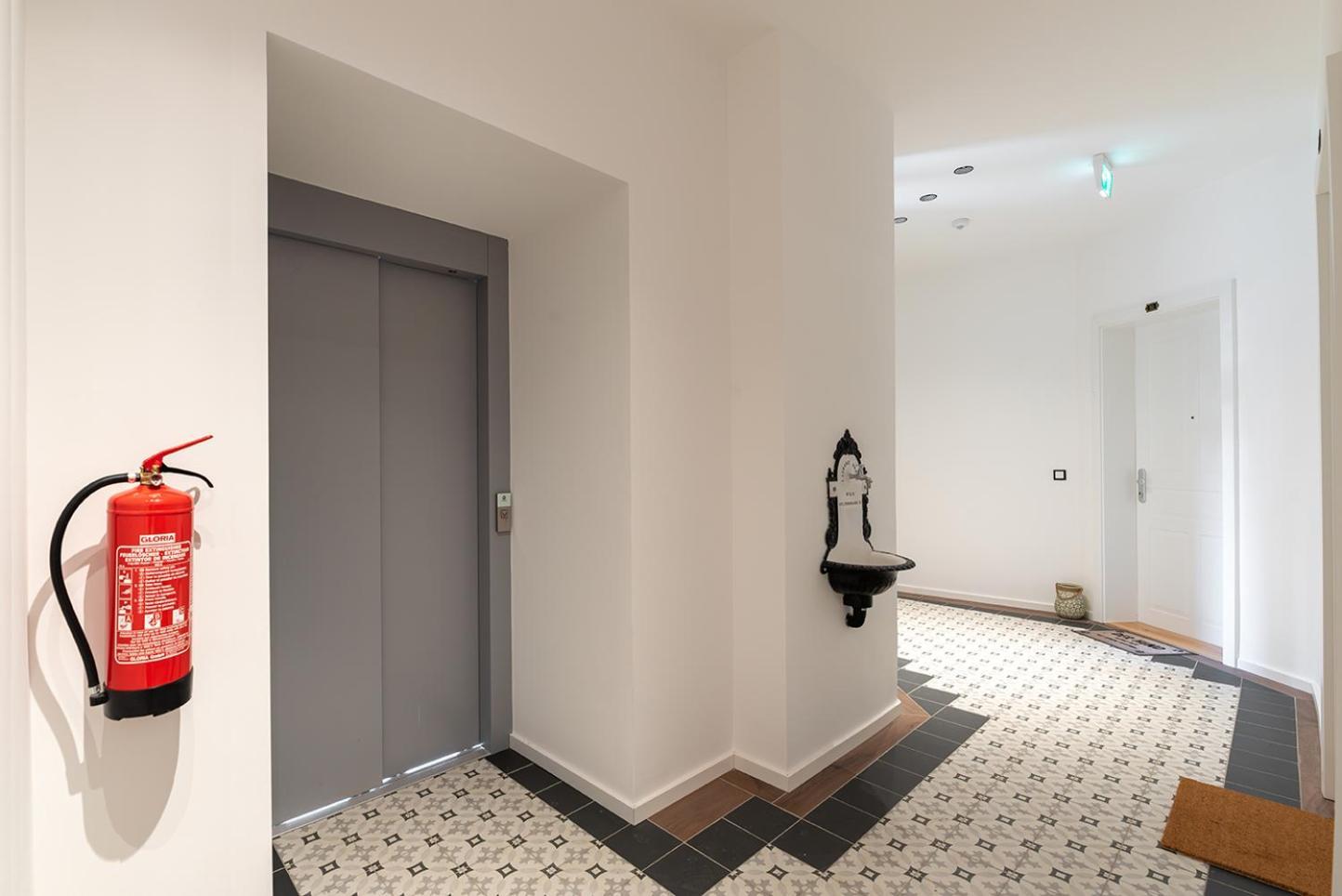 Apartment Modern Wohnen Im Renovierten Stil-altbau *