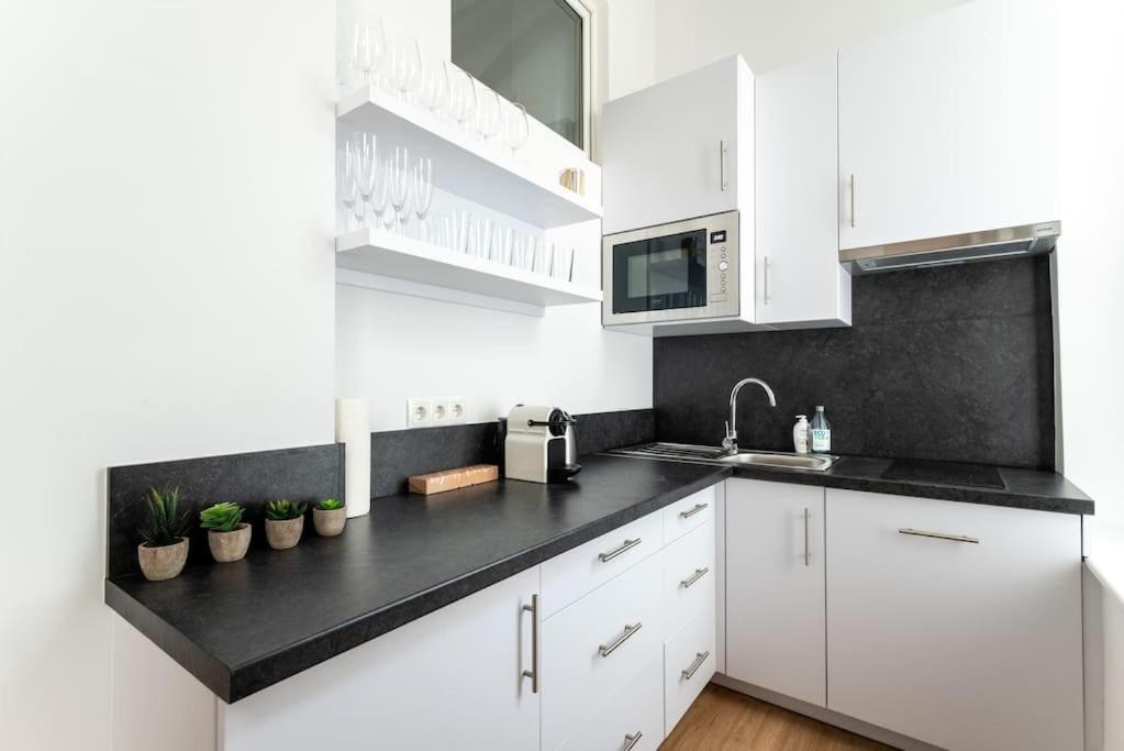 Apartment Family 2br Oasis Steps From By Hm