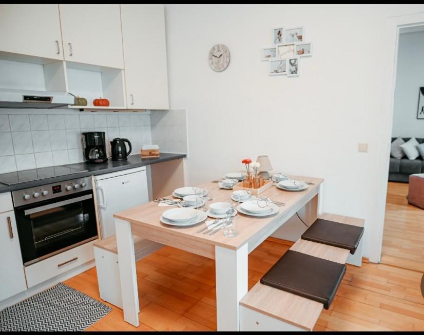 Raimond 27 Apartment