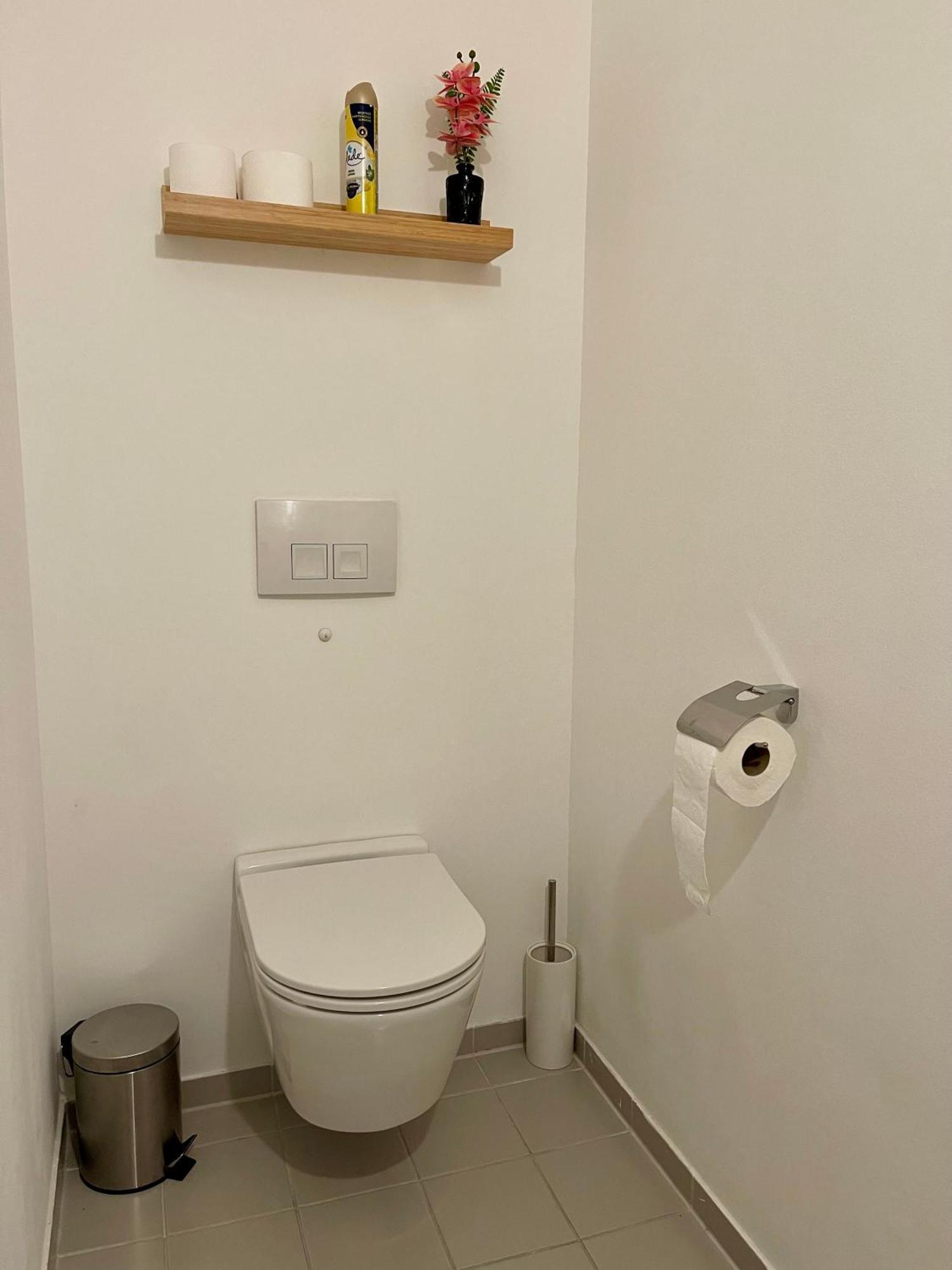 Spacious 1br With Balcony Above Citygate Shopping Complex With Metro Access Apartamento Viena