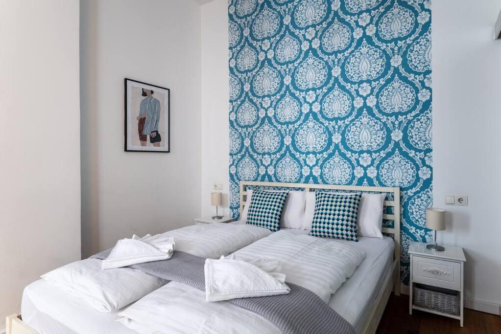 Apartment Chic Near Metro & Center By Hm