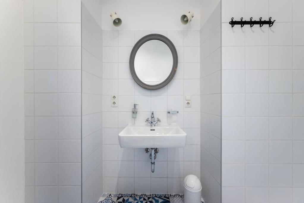 Chic Near Metro & Center By Hm Apartment