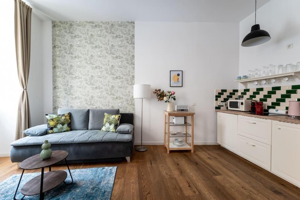 Sleek 1br Flat Near Center By Hm *