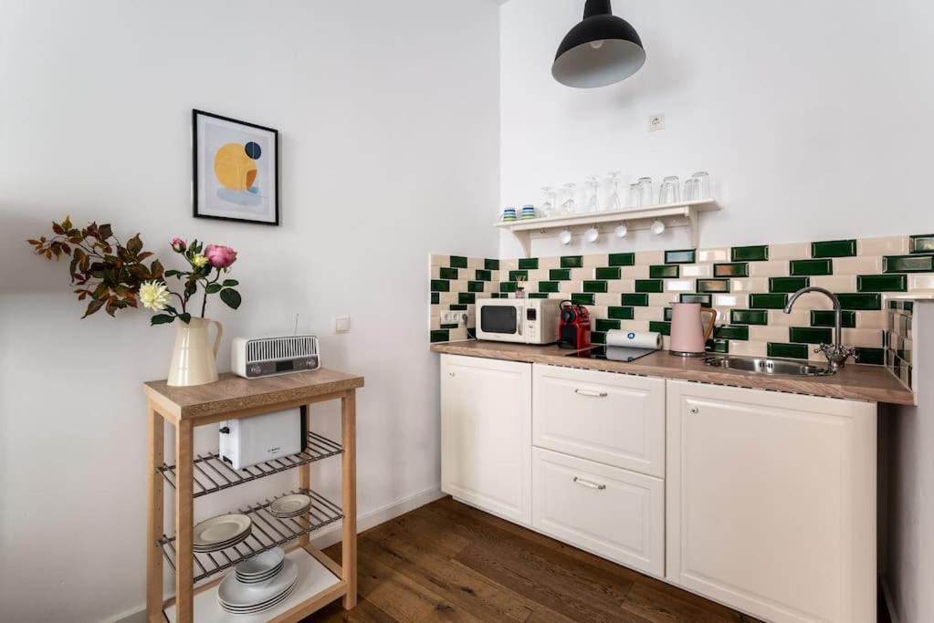 Sleek 1br Flat Near Center By Hm Viena