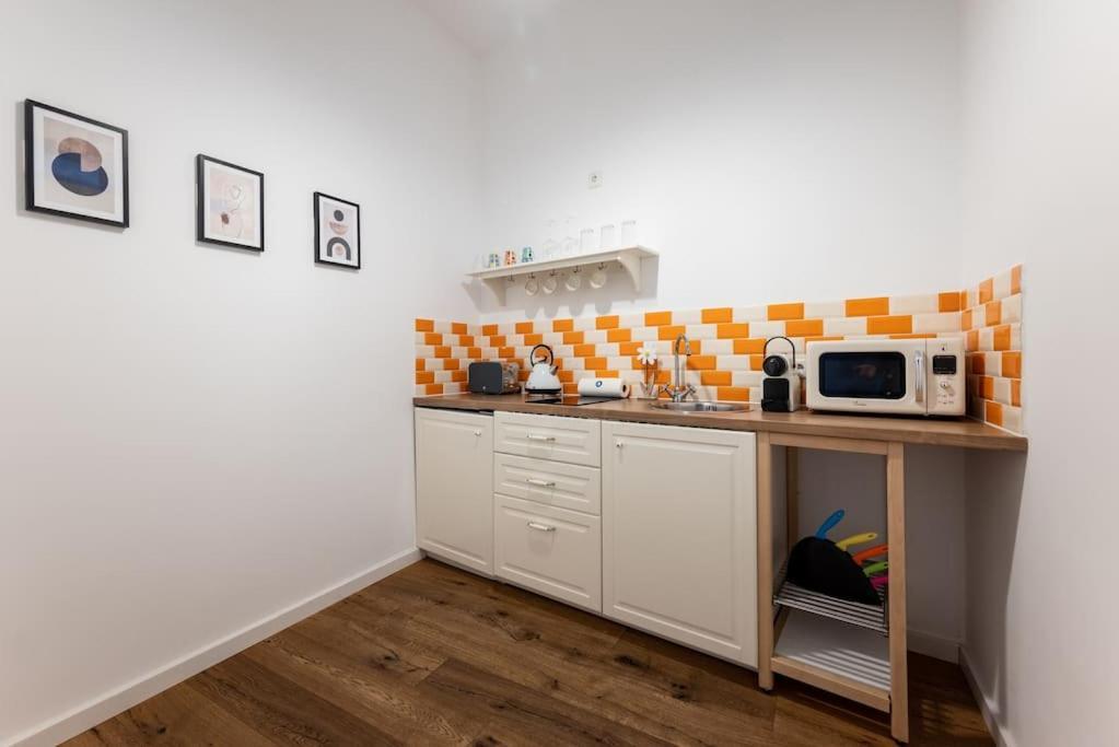 Chic Near Metro & Center By Hm Apartment *
