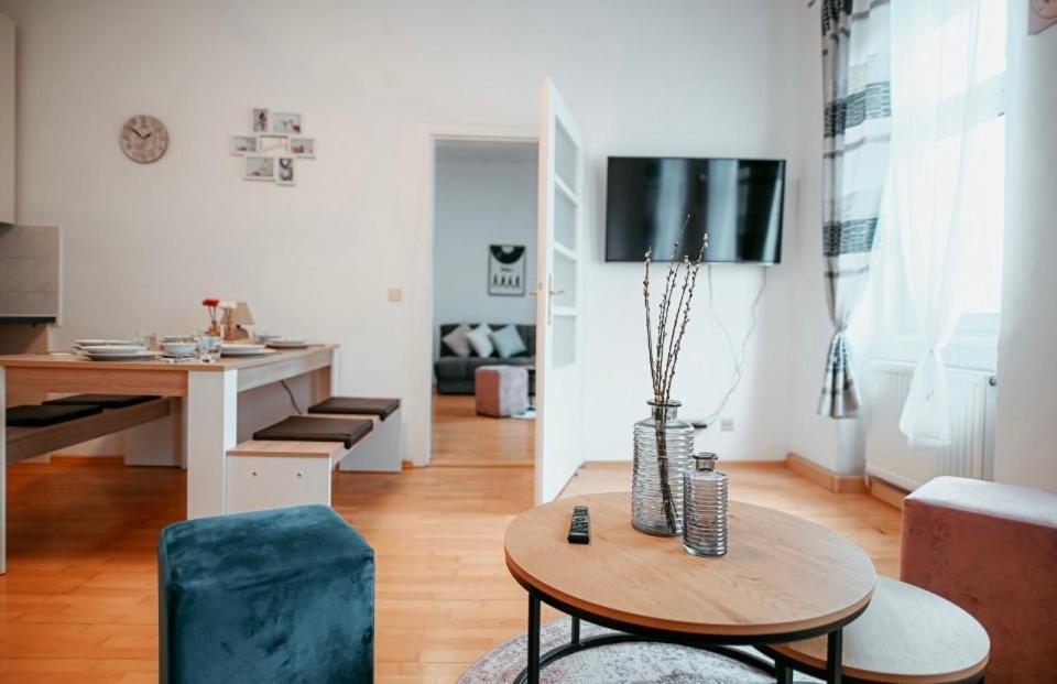 Raimond 27 Apartment