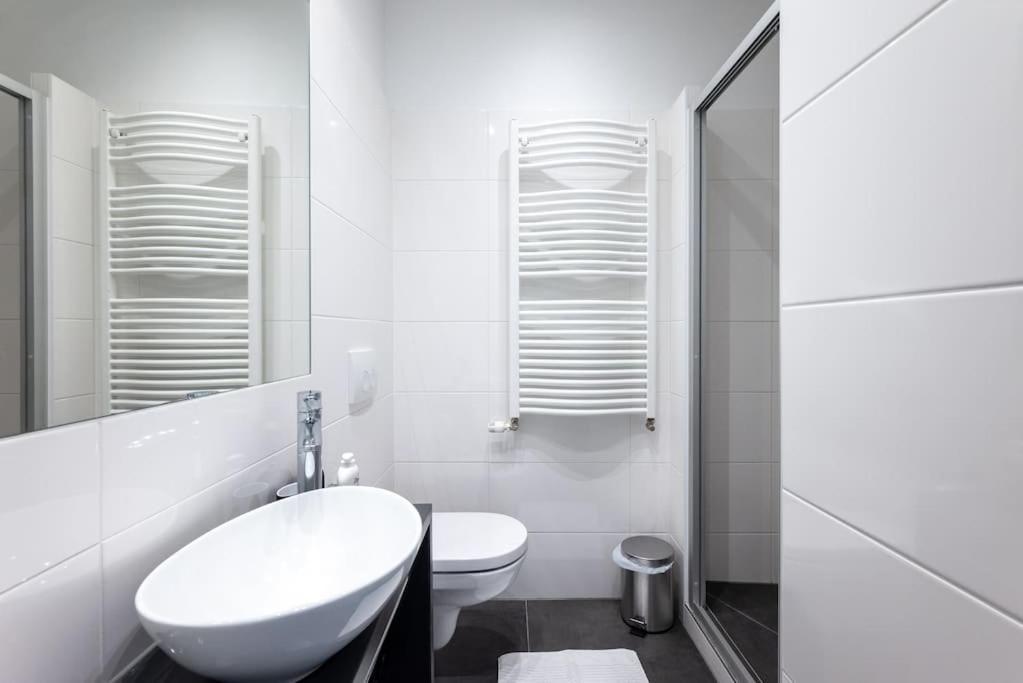 Spacious 2br Near Attractions By Hm Apartment