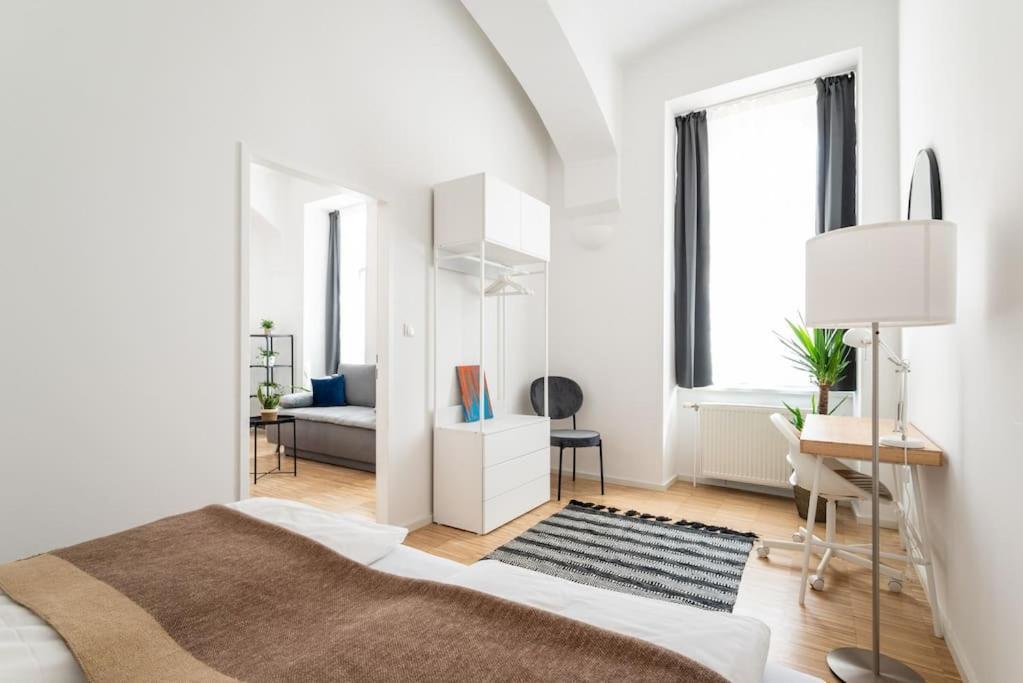 Spacious 2br Near Attractions By Hm Apartment