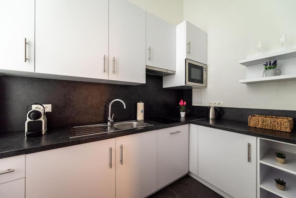 Pristine 1br Steps From By Hm