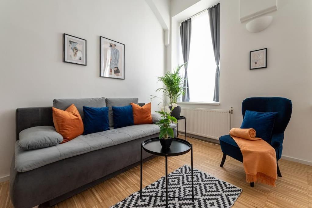 Apartment Pristine 1br Steps From By Hm Vienna
