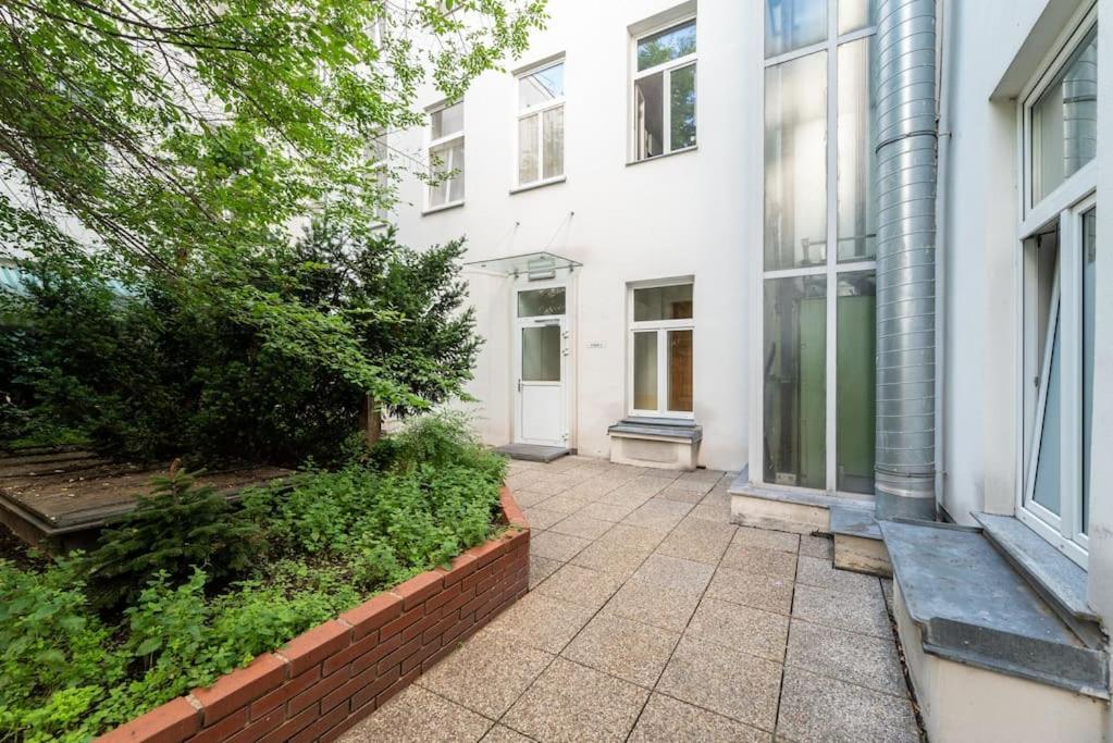 Pristine 1br Steps From By Hm